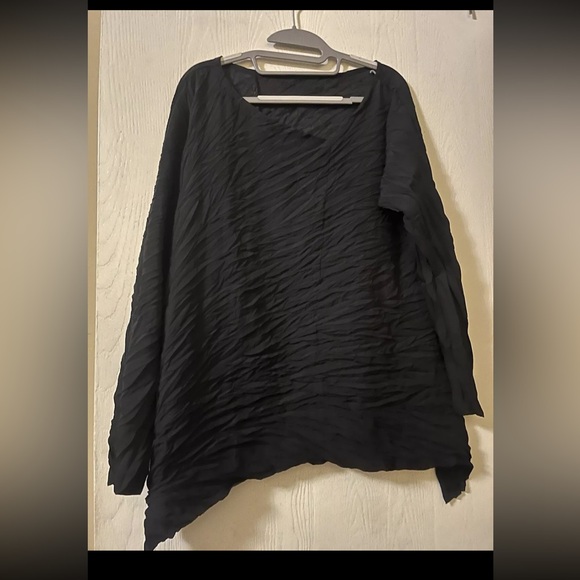 Babette SF Crinkle Look Black asymmetrical top size large - Picture 1 of 3